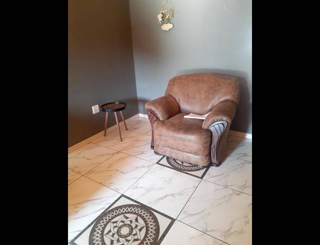3 BEDROOM FREEHOLD FOR SALE IN TIRYVILLE